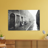 London Slums, c.1900 Canvas Afdruk (Insitu (Woonkamer))