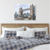London Tower Bridge opgeheven canvas print (Insitu (Slaapkamer))