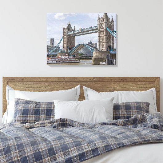 London Tower Bridge opgeheven canvas print (Insitu (Slaapkamer))