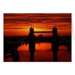 London's Tower Bridge à Daybreak