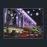 Londres la nuit Carte postale<br><div class="desc">Londres la nuit. Longue photo d'un bus floue qui passe la nuit dans la rue.</div>