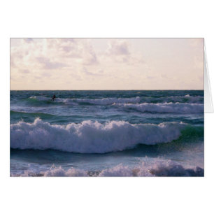 Lone Surfer op Fistral Beach Newquay Cornwall UK