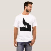 Lone Wolf staat op een heuvel T-shirt (Voorkant volledig)