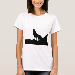 Lone Wolf staat op een heuvel T-shirt
