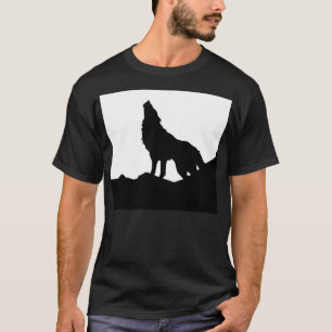 Lone Wolf staat op een heuvel T-shirt
