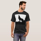 Lone Wolf staat op een heuvel T-shirt (Voorkant volledig)