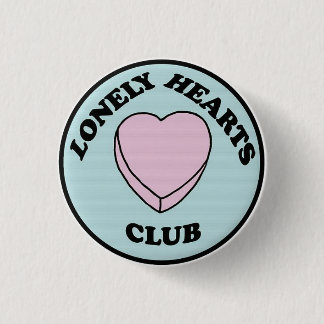 Lonely hearts club pin ronde button 3,2 cm