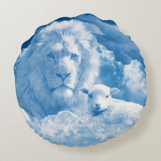 Lonen en lammeren in wolken rond kussen