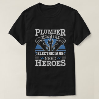 Loodgieter Omdat zelfs elektriciens helden nodig h T-shirt