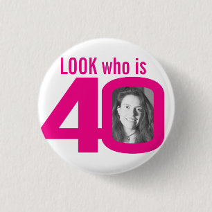 Look who is 40 foto pink on white ronde button 3,2 cm