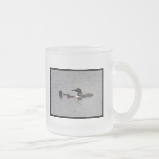 Loon Family Catching Minnows Frosted Glass Mug (Droit)