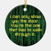 Loop door de deur - Matrix Geïnspireerd Keramisch Ornament (Voorkant)