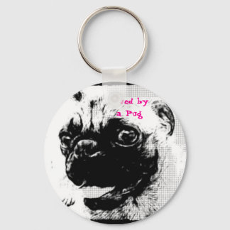 Loopt door een Pug Sleutelhanger