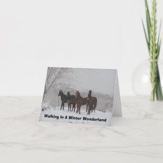 Lopen in een winterland feestdagen kaart