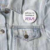lopen met jesus ronde button 5,7 cm (In situ)