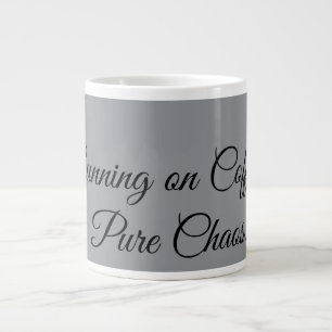 Lopend op koffie en pure chaos. extra grote beker