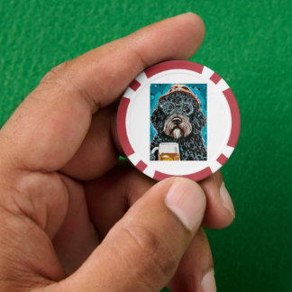 Lot De Jeton De Poker Bernedoodle tenant une tasse à bière