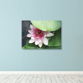 Lotus Bloem Fotografie Canvas Print (Insitu (Houten vloer))