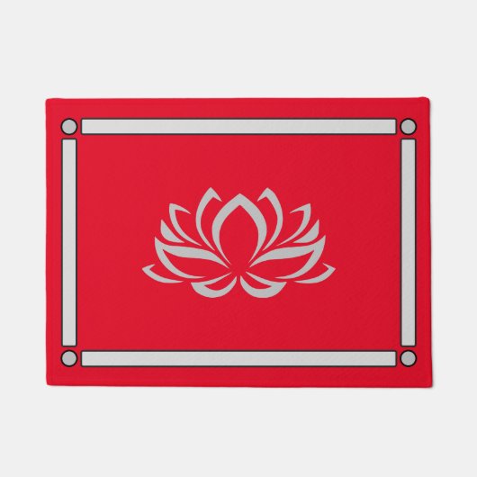 Lotus en argent sur tapis de porte cerise (Devant)