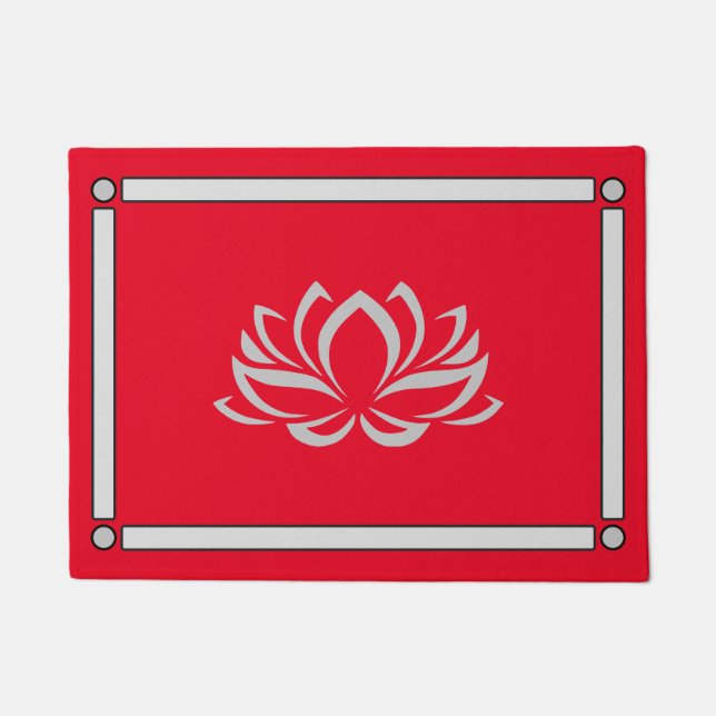 Lotus en argent sur tapis de porte cerise (Devant)