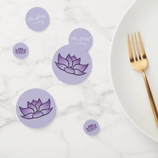 Lotus exquis dans Confetti de table violette (Groupe)