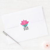 Lotus Wees bij Vrede Grappig Plant Pun Ronde Sticker (Envelop)