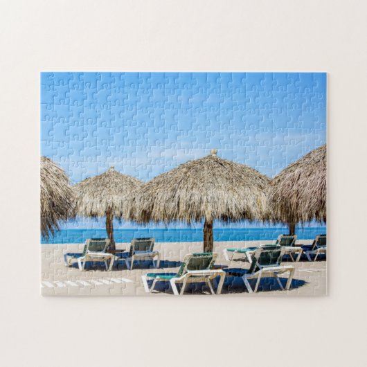 Lounge-carrossen en dergelijke paraplu's op strand legpuzzel (Horizontaal)