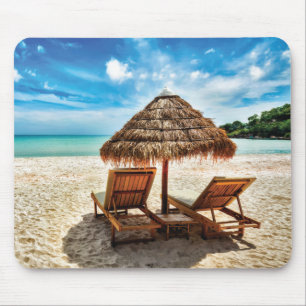 Lounge-stoelen op strandwerend kussens muismat