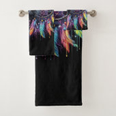 Loup noir avec un catcheur de rêves (En situation)