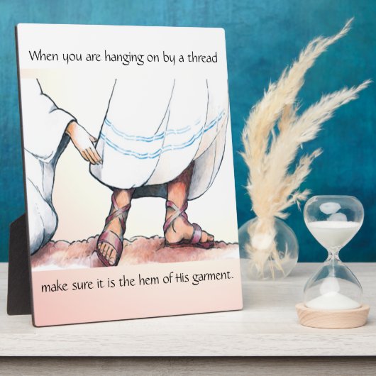 L'ourlet de sa plaque de vêtements (Côté)