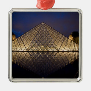 Louvre Piramide door architect I.M. Pei bij Metalen Ornament