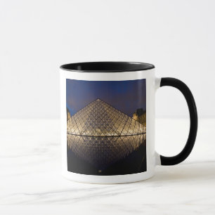 Louvre Pyramid van architect I.M. Pei bij Mok