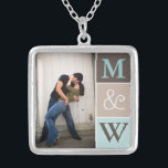 Love Couple Photo & Initiales Monogramme Collier<br><div class="desc">Beau pendentif customisé avec votre photo et vos initiales. Fait un beau cadeau pour fiançailles,  mariage ou anniversaire.</div>