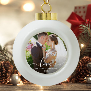 Love Elegant Script Wedding Photo Mr en Mrs. Keramische Bal Ornament