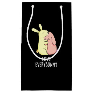 Love Every Bunny Funny Rabbit Pun Dark BG Klein Cadeauzakje