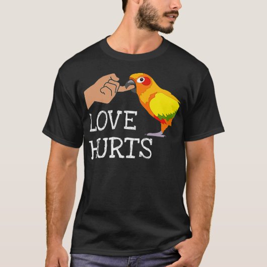 Love Hurts Sun Conure For Sun Conure Parrot T-shirt (Voorkant)