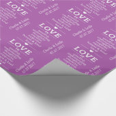 "Love Is" aangepaste namen datum & kleur inpakpapi Cadeaupapier (Hoek)