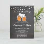 Love is Brewing Beers Couple's Showers Invite Kaart (Staand voorkant)