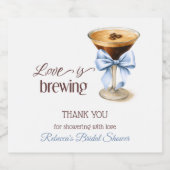 Love is Brewing Blue Bow Coffee Bridal Shower Sparkling Wijnetiket (Enkel label)