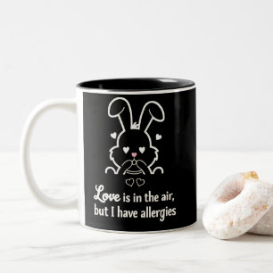 Love Is in the Air Mug – Funny Valentine Gift Tweekleurige Koffiemok