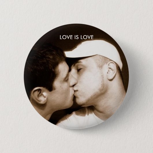 Love is Love Button (Voorkant)