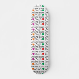 LOVE is LOVE gelijkheid citaat in regenboogkleuren Skateboard
