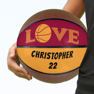 LOVE Maroon Red en Golden Yellow gepersonaliseerd Basketbal