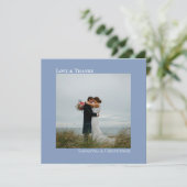 Love & Merci Minimalist Dusty Blue Mariage photo (Debout devant)