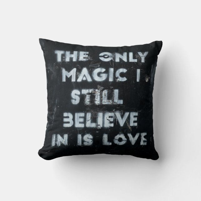 LOVE QUOTE ZWART-WIT GRAFFITI KUSSEN (Voorkant)