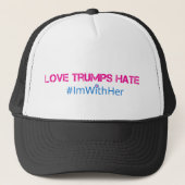 Love Trumps Hate Trucker Hat Trucker Pet (Voorkant)