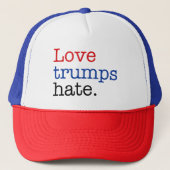 Love Trumps Hate Trucker Pet (Voorkant)
