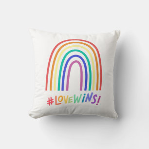 Love Wins Fun Rainbow Text Pillow Kussen
