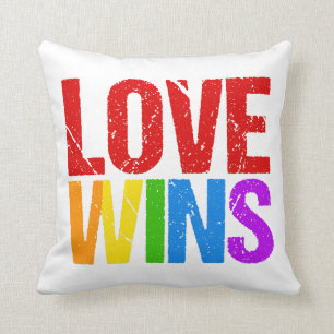 Love Wins Rainbow Kussen