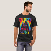 Love Wins Rainbow with Mars Symbol for Gay Love T-shirt (Voorkant volledig)
